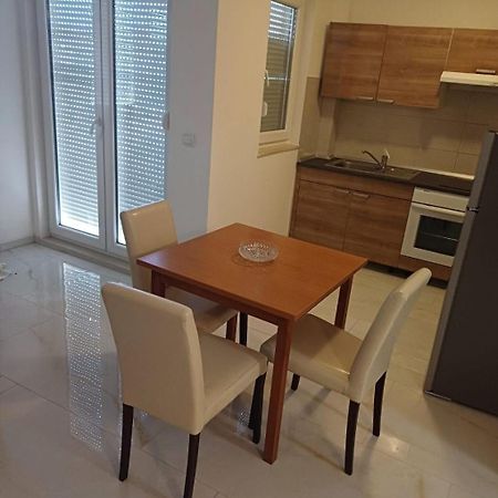 Apartment Zdrave - Free Parking Макарска Екстериор снимка