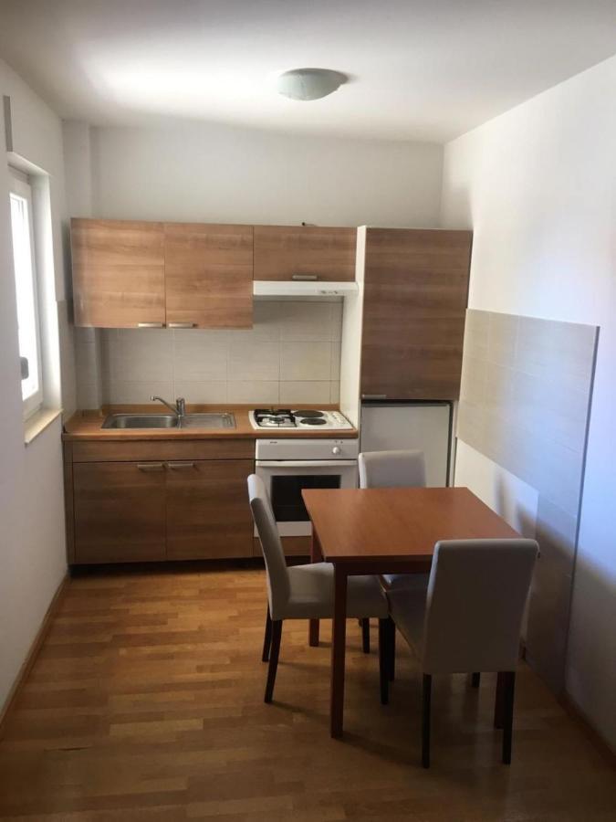 Apartment Zdrave - Free Parking Макарска Екстериор снимка