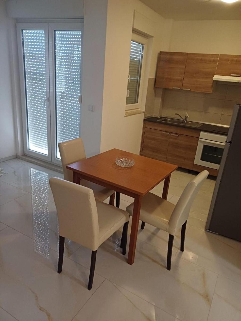 Apartment Zdrave - Free Parking Макарска Екстериор снимка
